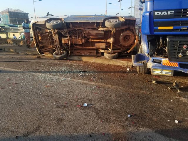 ACCIDENT AT OFANKOR  OVERPASS 15 PEOPLE IN CRITICAL CONDITION.