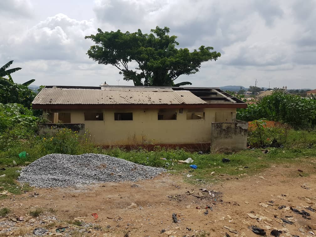 OVER 10,000 PEOPLE USE ONE PUBLIC TOILET AT ANUM, ASAMANKESE .
