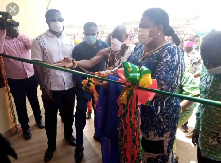 First lady hands over library project to Moree community