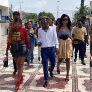 Shatta Wale Arrives at Zylofon with Bunch of Ladies