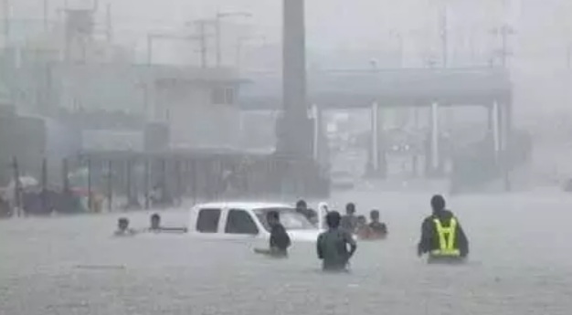 Flooding Takes Over Accra Highways