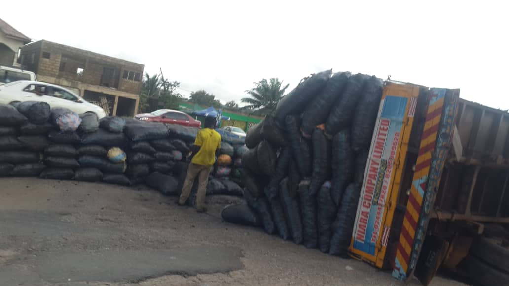 A HUG TRAFFIC AT DOBORO CAUSING DRIVERS DELAY